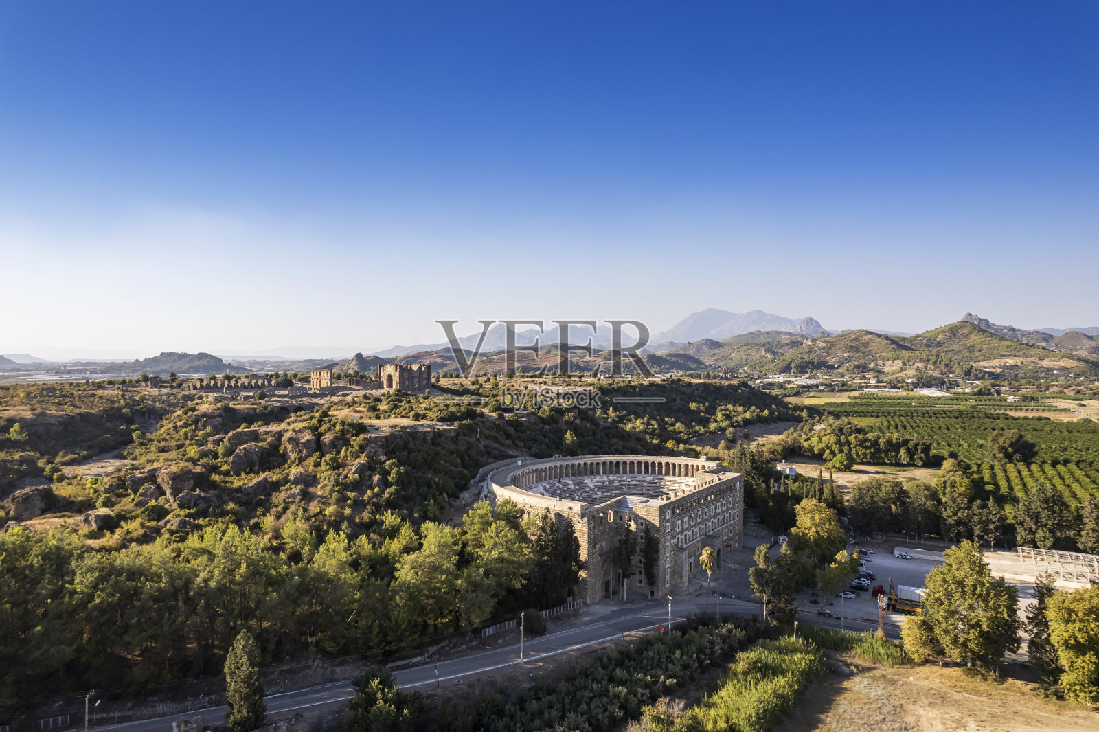 安塔利亚古代阿斯彭多斯圆形剧场的鸟瞰图照片摄影图片