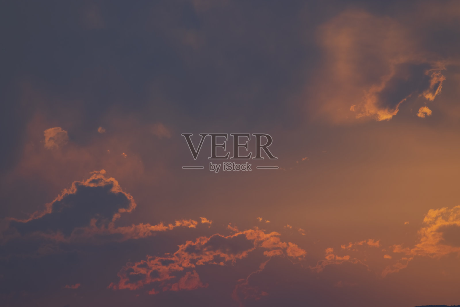 美丽的天空，日落前有云照片摄影图片