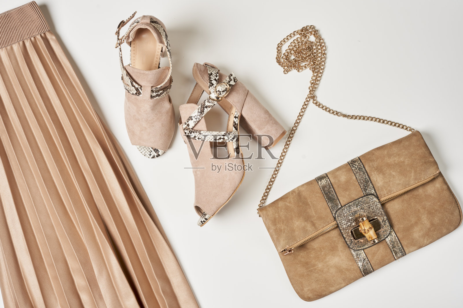 米色皮革妇女鞋和包照片摄影图片