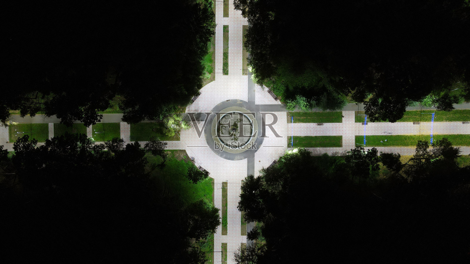 空中，喷泉在公园，俄罗斯，夜晚，城市，草原，广场照片摄影图片