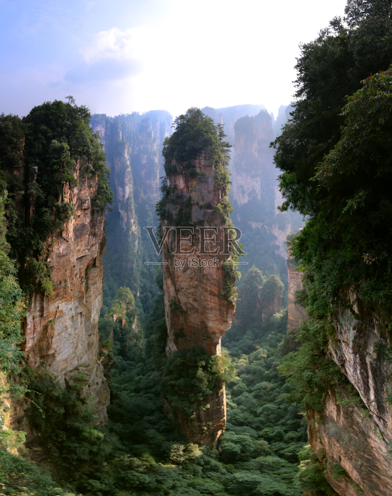 中国壮观的喀斯特山脉照片摄影图片