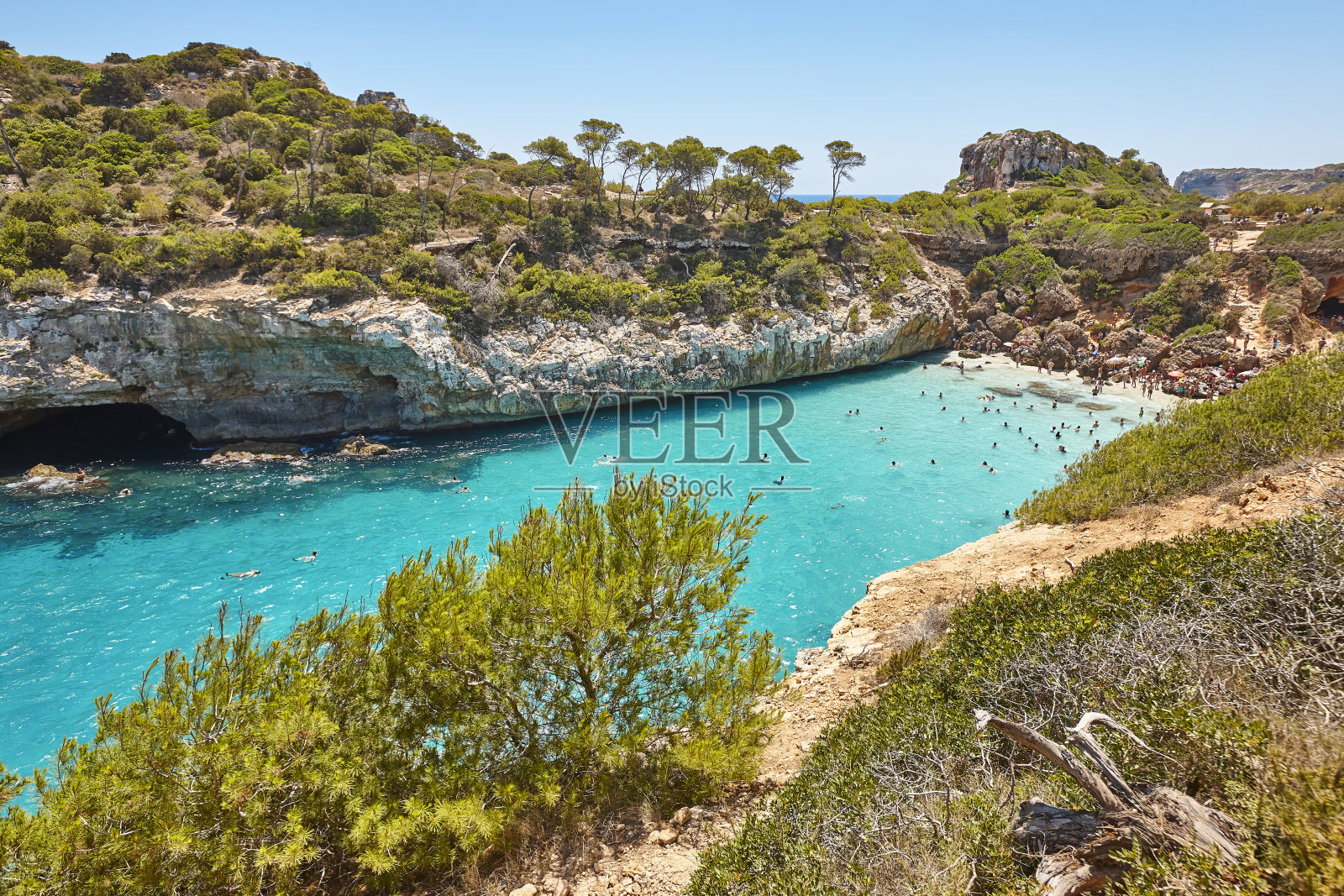 马略卡岛碧绿的海水。莫罗海滩。地中海海岸线。巴利阿里群岛照片摄影图片
