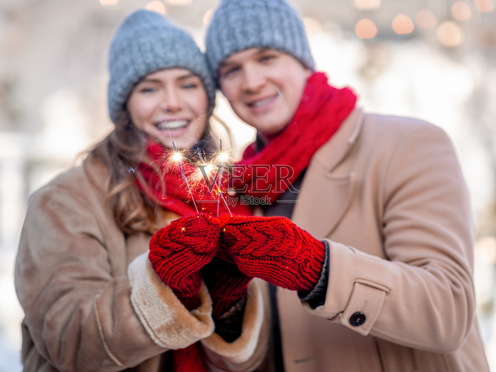 带着孟加拉灯的小约会庆祝寒假照片摄影图片