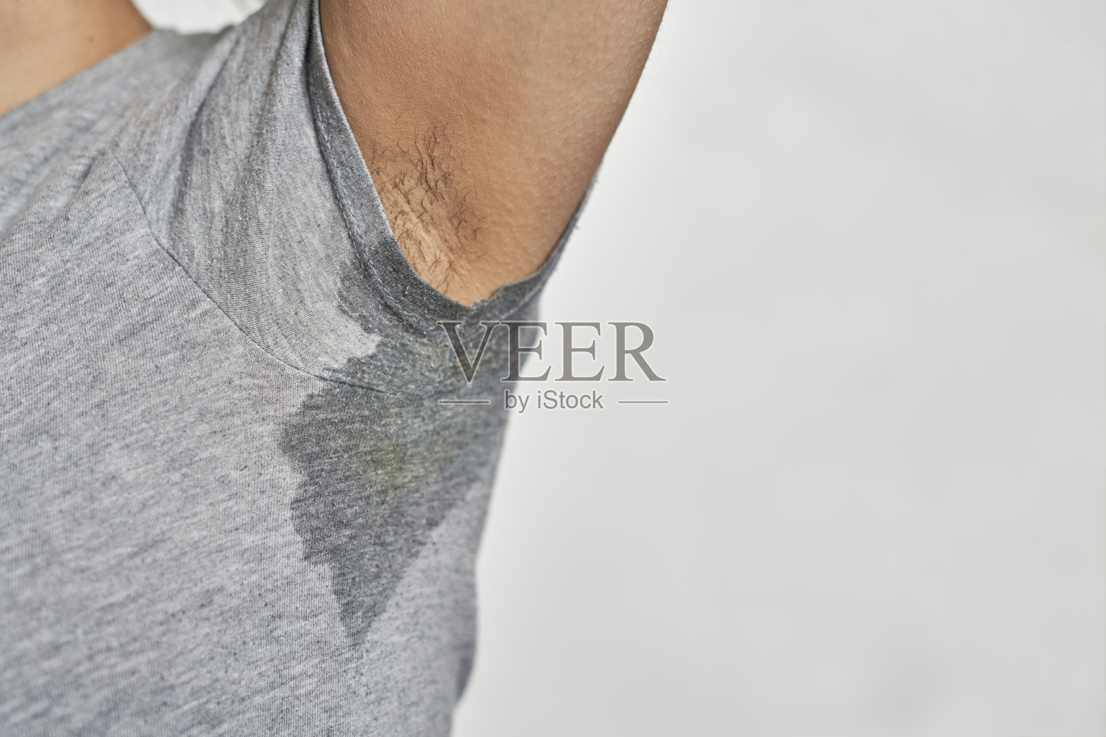 腋下出汗，腋毛未刮，皮肤有问题，出汗照片摄影图片