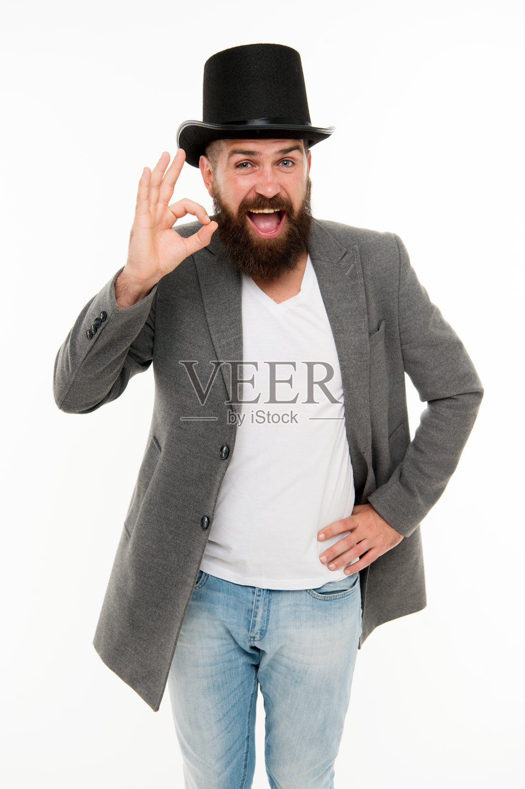 魔术师马戏团工人。男人络腮胡子快活的脸像魔术师一样解决问题。魔术师的性格。想要一些魔术。魔术师魔术表演概念。马戏团魔术表演照片摄影图片