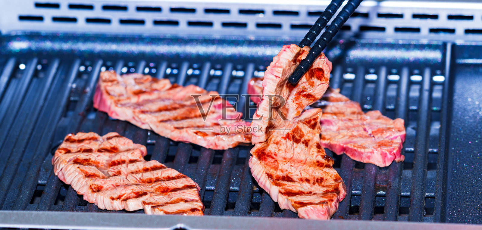 家里的韩国烤肉串照片摄影图片