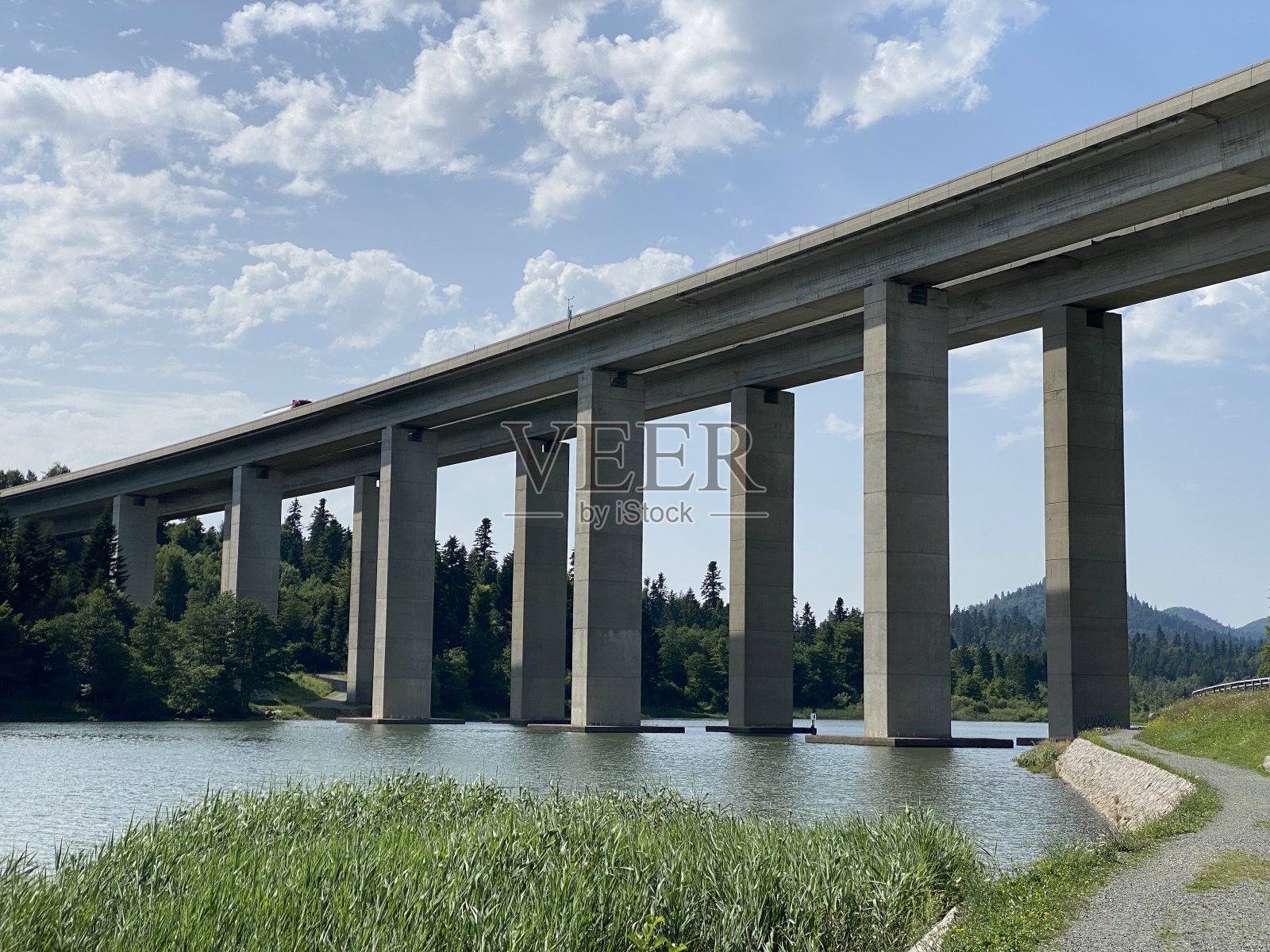 克罗地亚富津 - 戈尔斯基科塔尔的巴耶尔湖、巴耶尔桥或高架桥巴耶尔（大多数巴耶尔、维亚杜克特巴耶尔、巴耶罗夫最利维雅杜克特巴耶尔乌富希纳马 - 戈尔斯基科塔尔、赫瓦茨卡）照片摄影图片