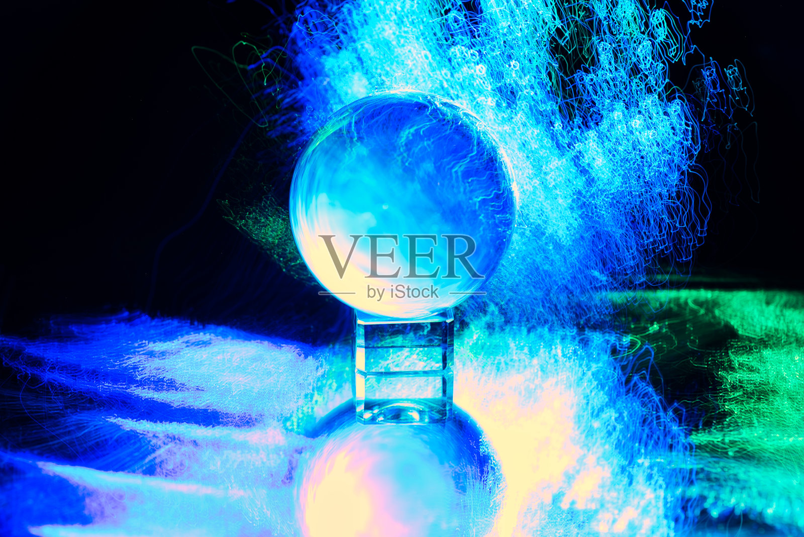 用玻璃球玩色彩的情感游戏照片摄影图片