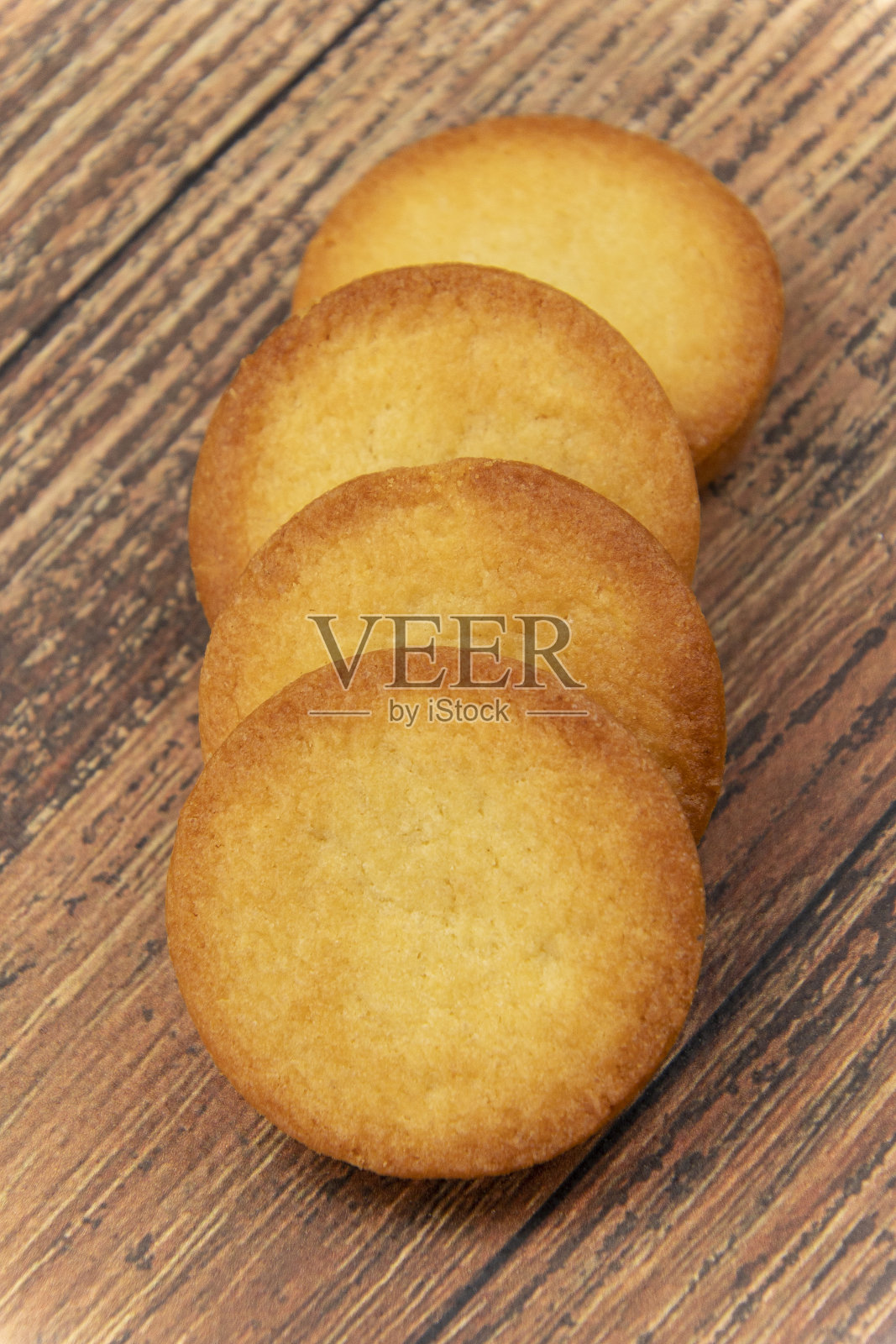 布雷顿冰球在桌子上照片摄影图片