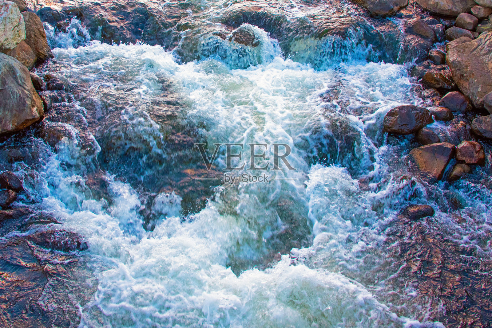 密西根州奥萨博河上的白水照片摄影图片