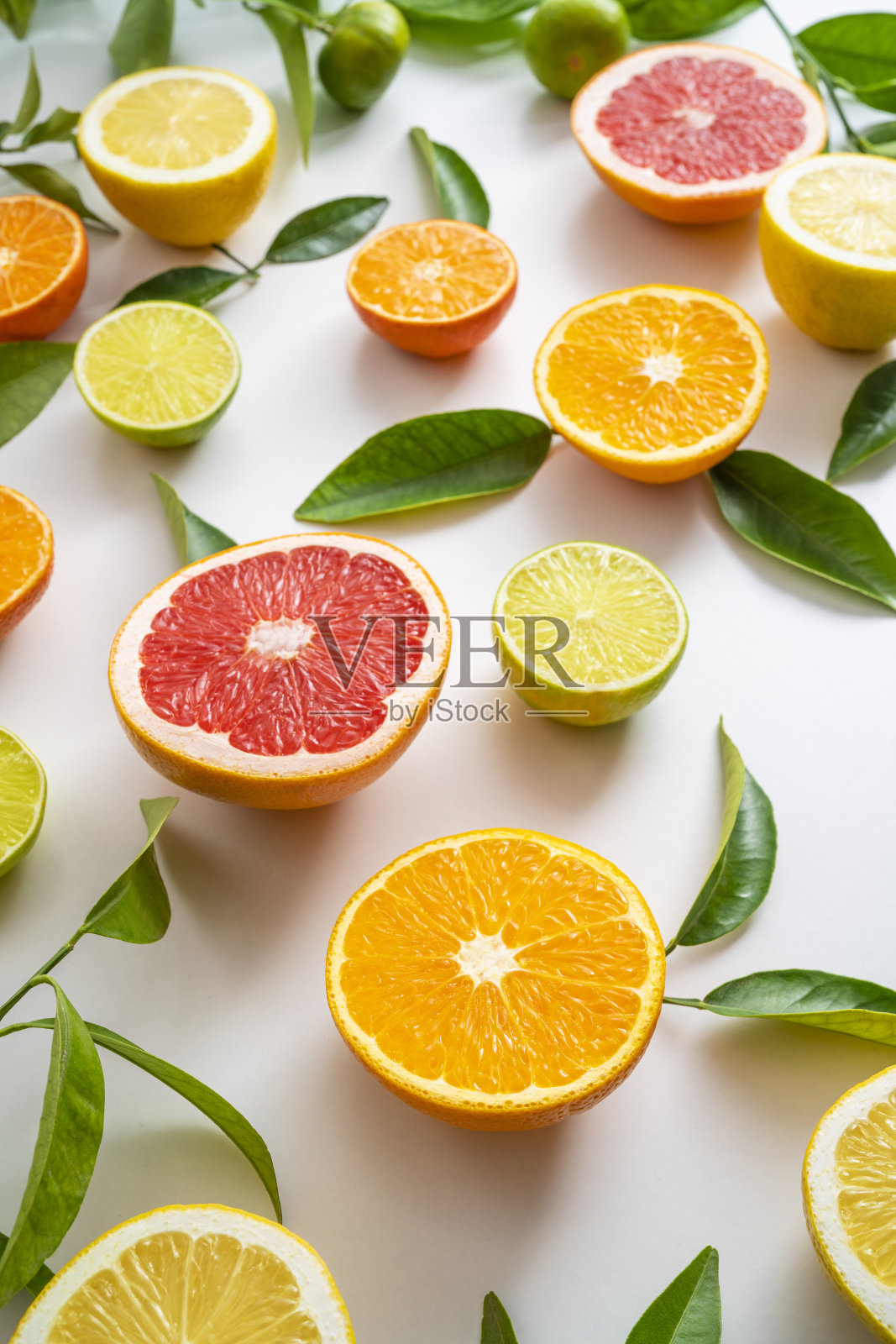 柑橘类水果切排列橘子柑橘酸橙柠檬和照片摄影图片