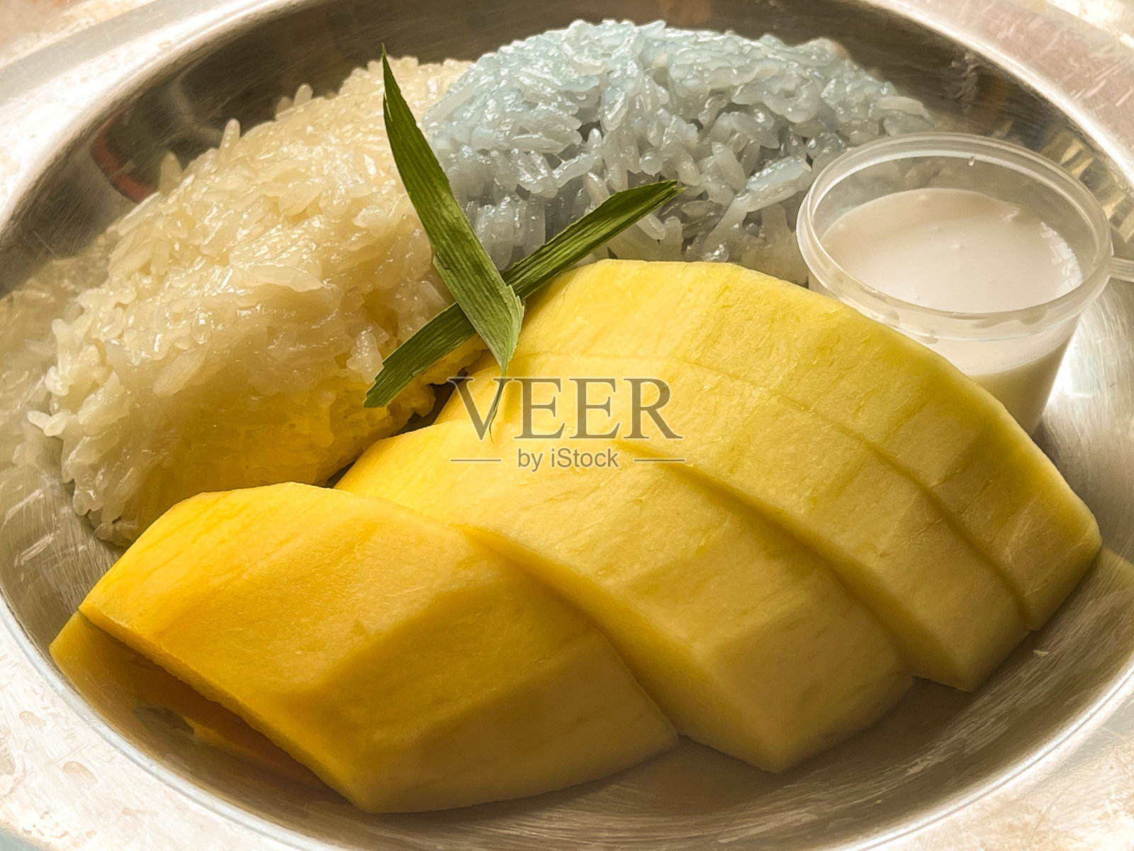 芒果椰奶蒸糯米照片摄影图片