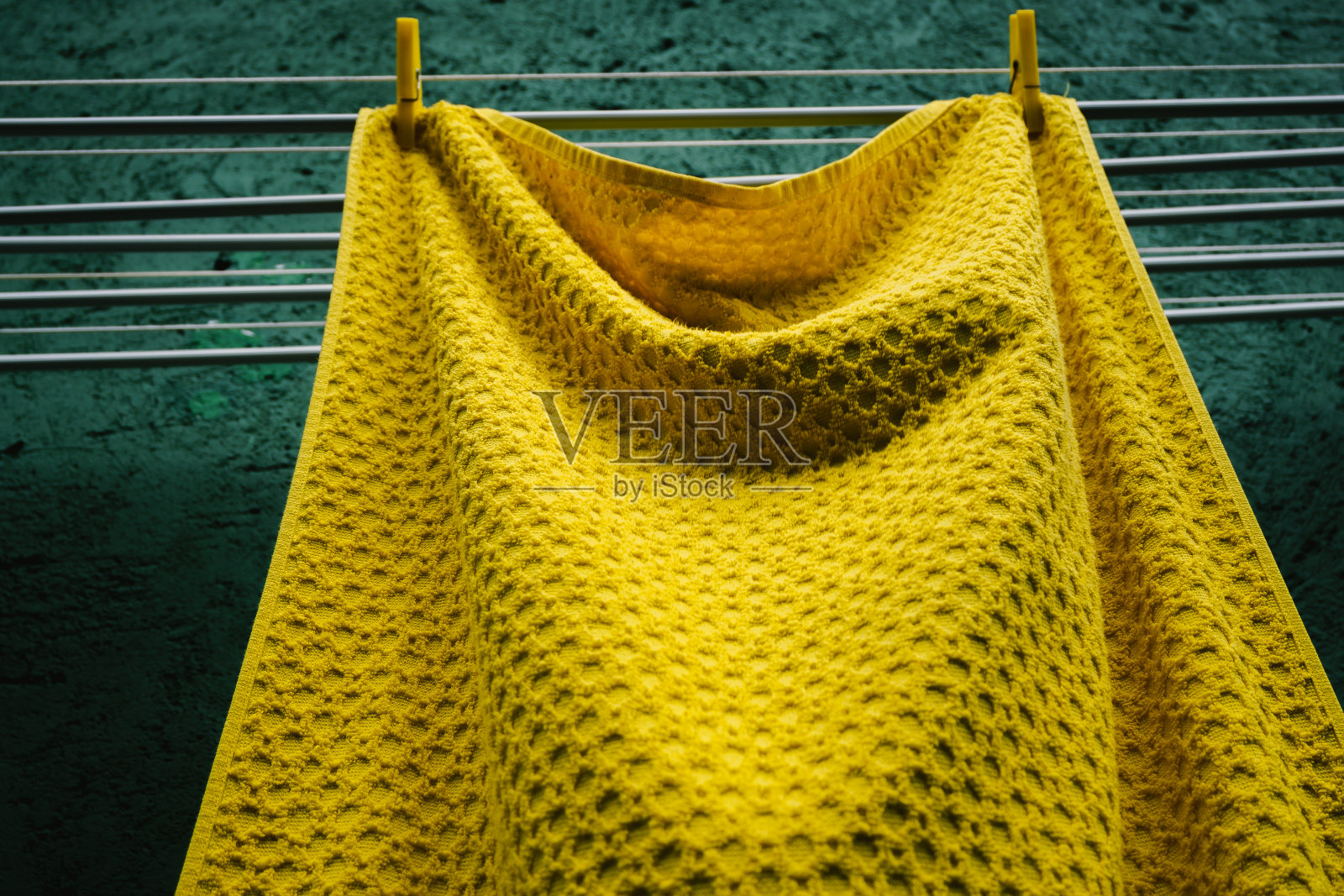 黄色的浴巾照片摄影图片