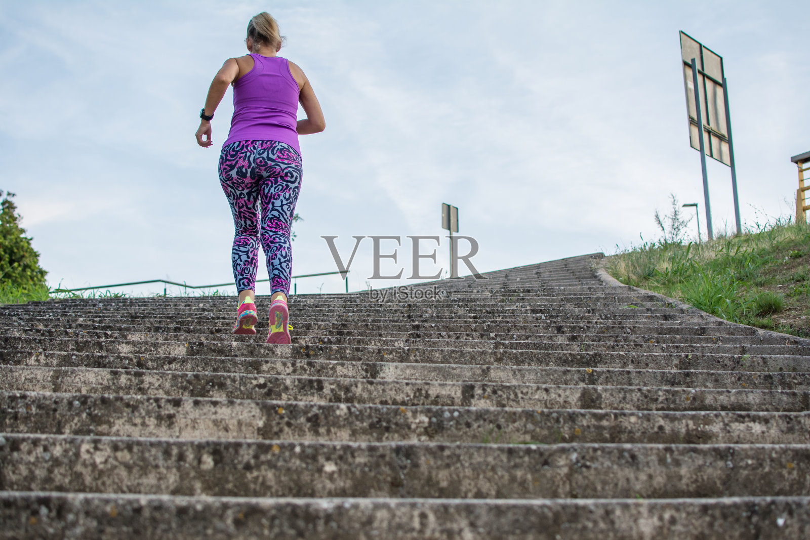 街头专业跑步者照片摄影图片