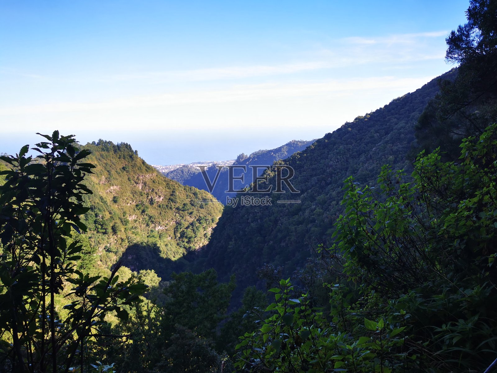美丽的自然和远足的小径。照片摄影图片