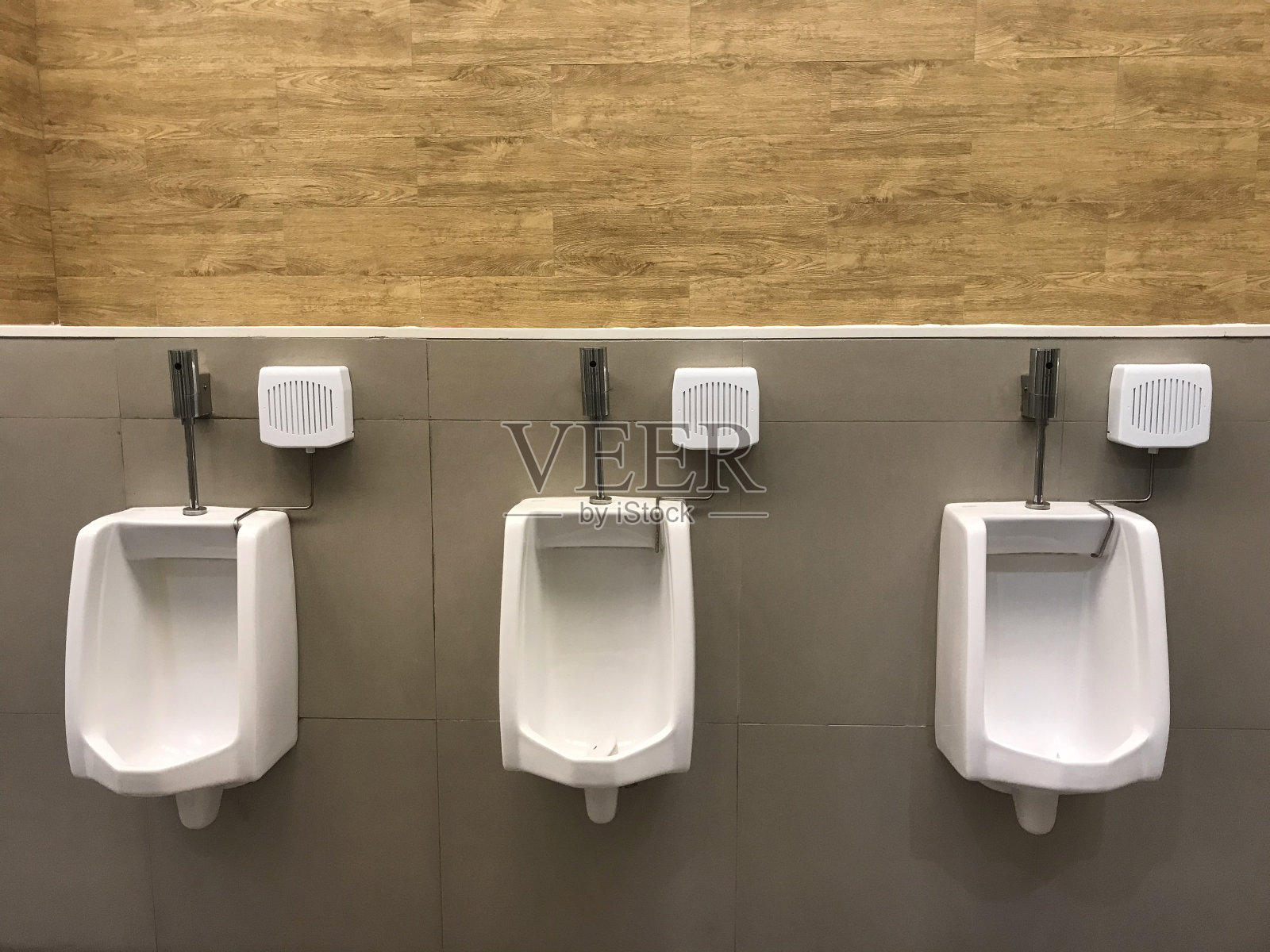 白色的抽水马桶照片摄影图片