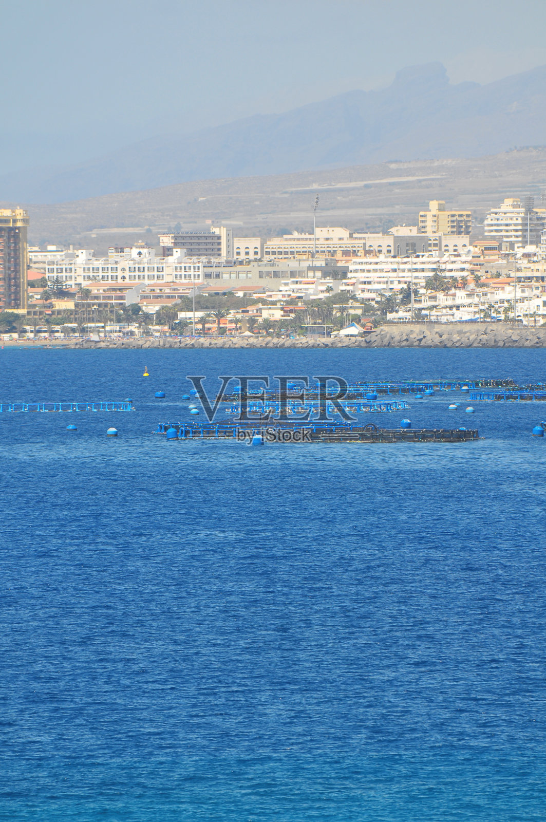 大西洋的养鱼场照片摄影图片