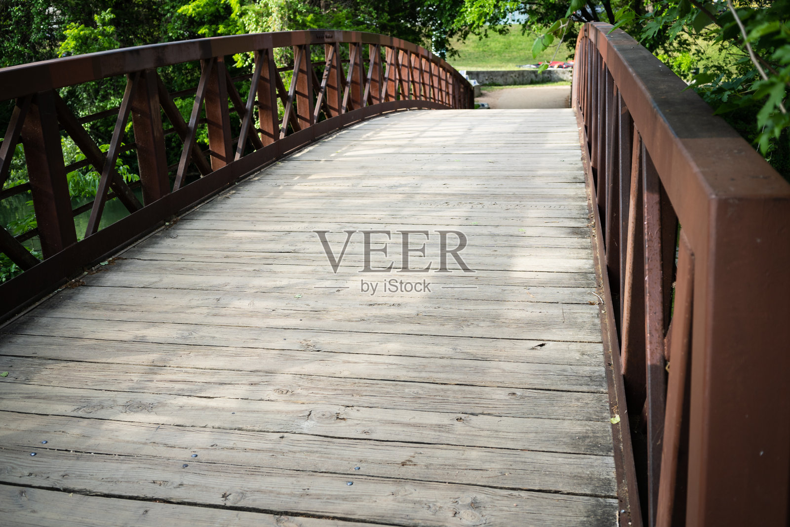 这座城市的步行桥照片摄影图片