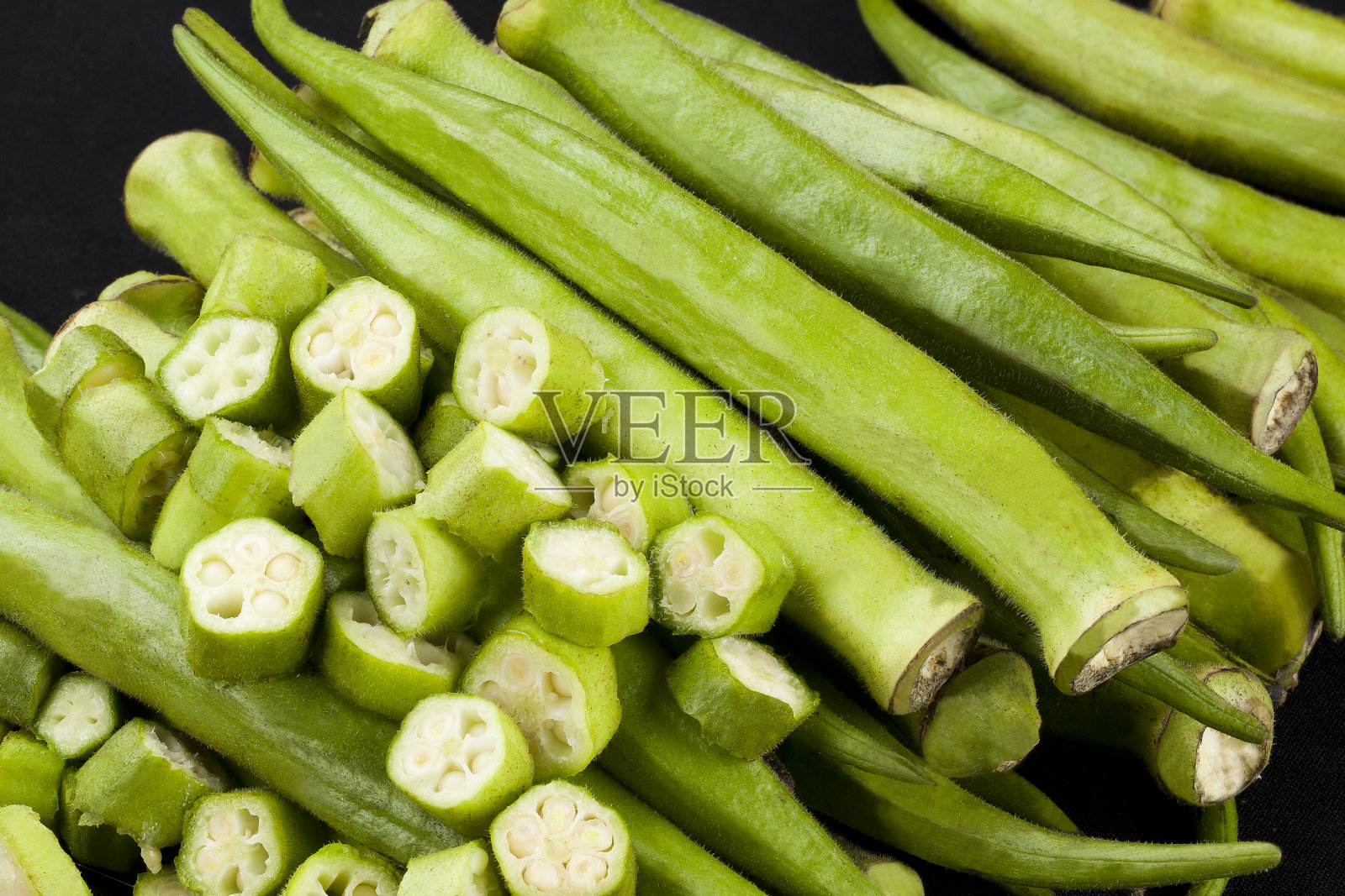 一堆新鲜秋葵照片摄影图片