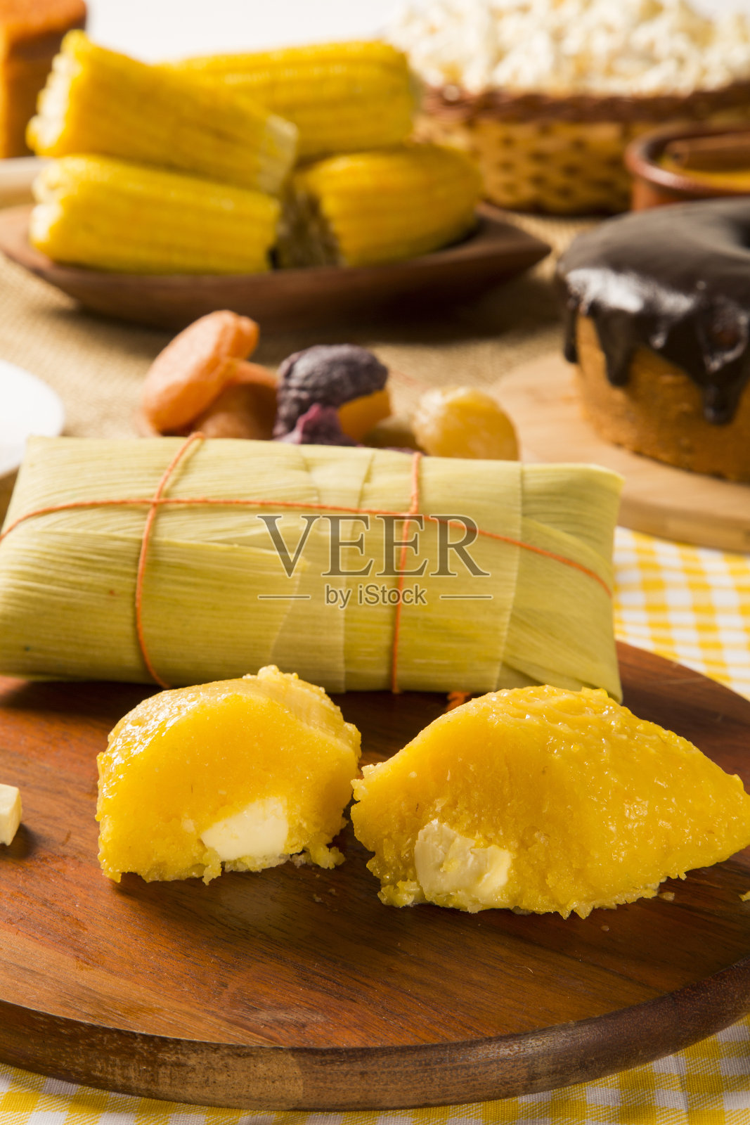 帕蒙哈干酪-典型的绿色玉米食物-美味又便宜-典型和流行的街头小吃照片摄影图片