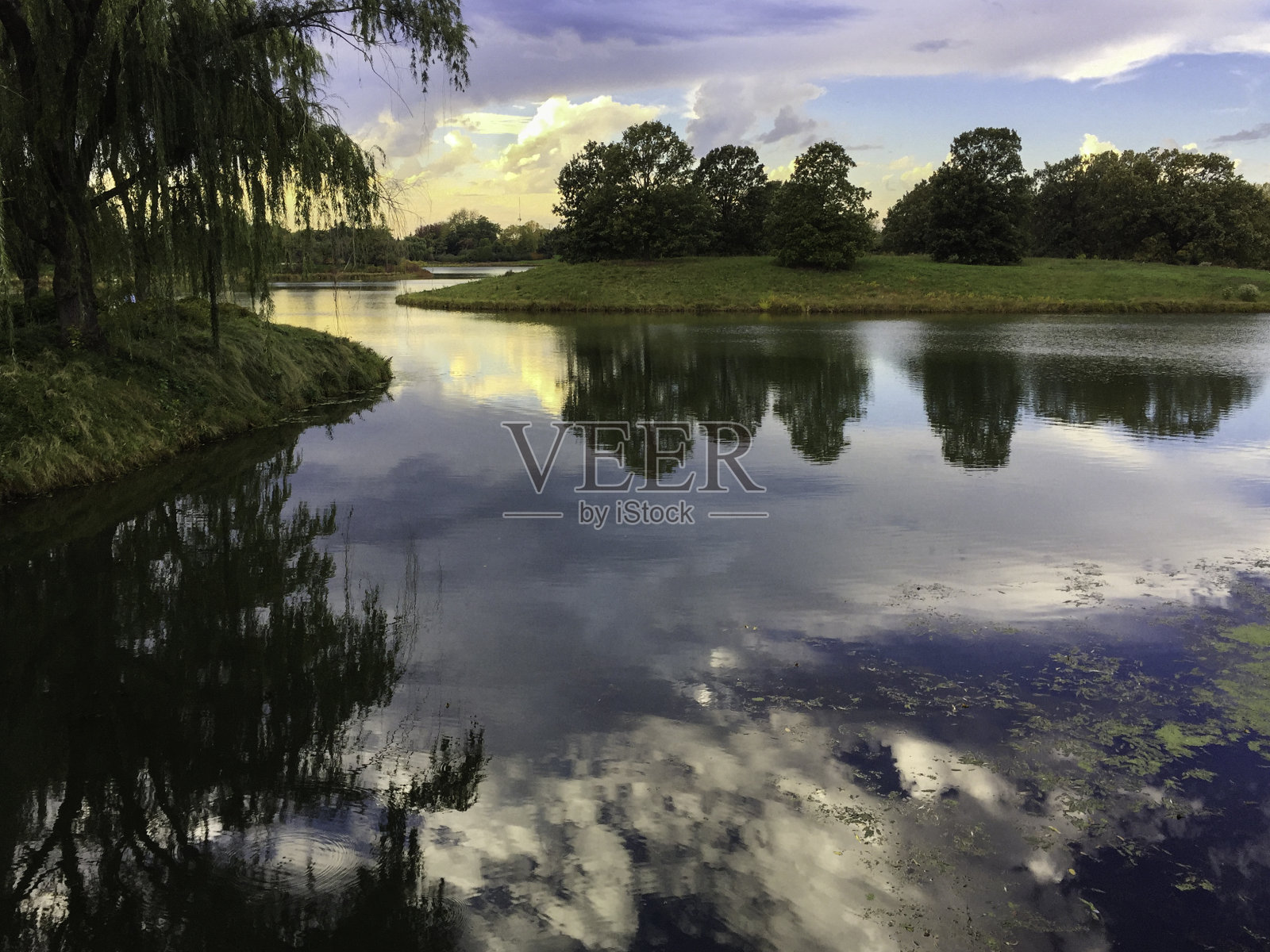 和平的反射照片摄影图片