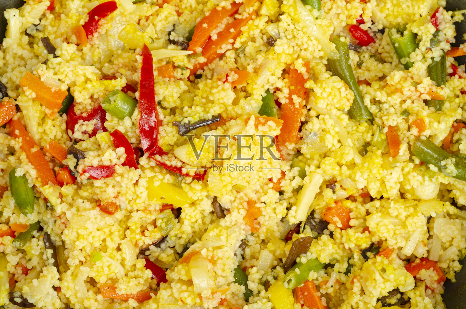 素食菜单。蒸粗麦粉配蔬菜。照片照片摄影图片