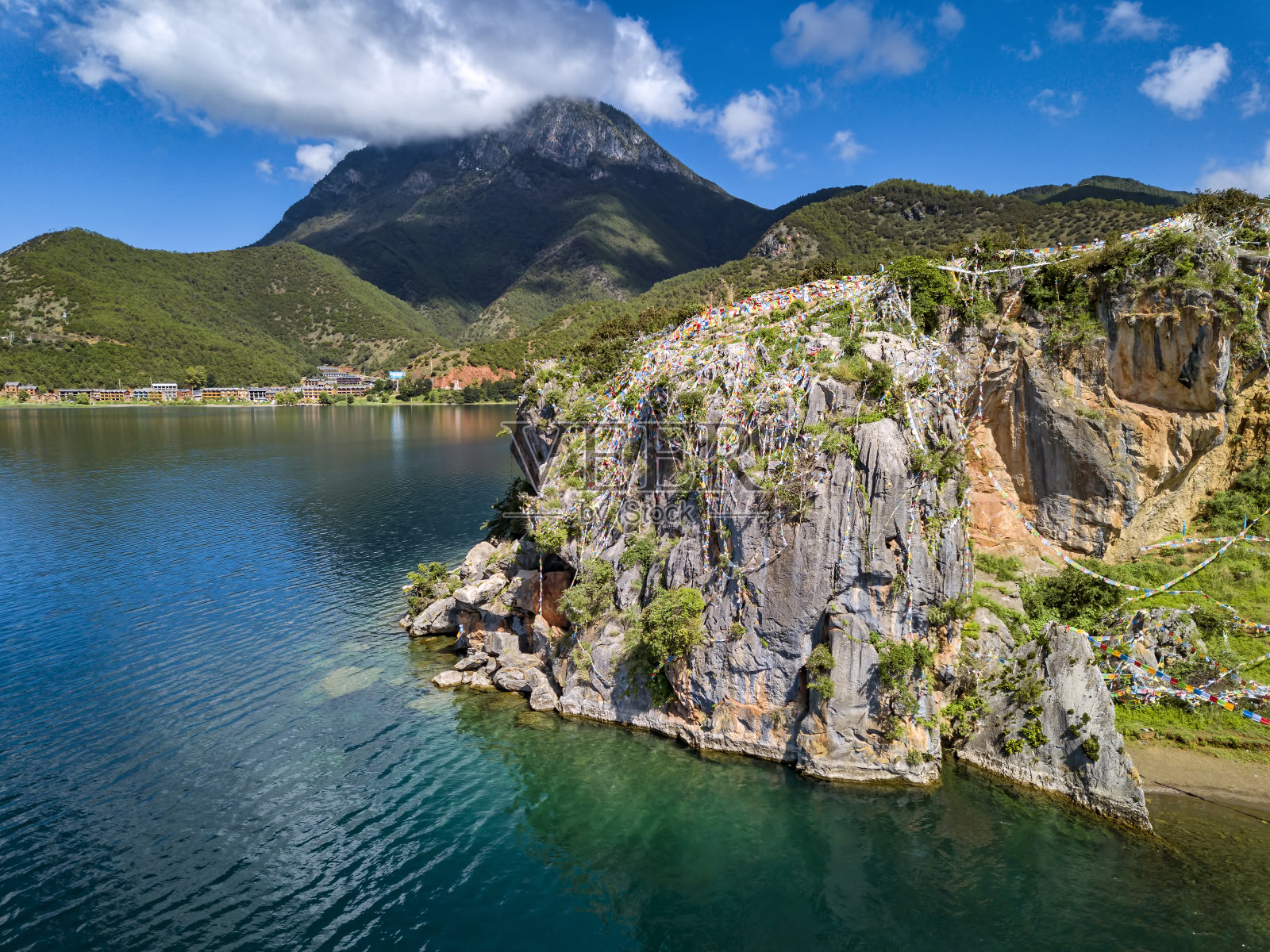 泸沽湖和格目山照片摄影图片