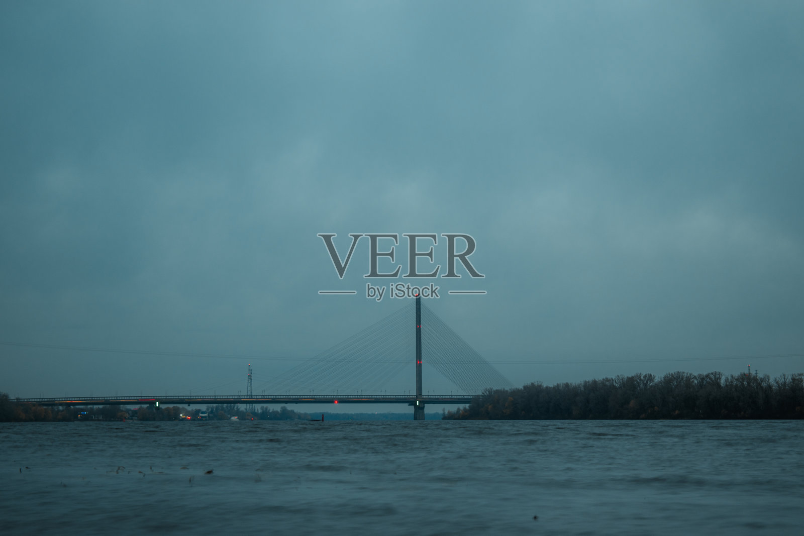 远处有南桥照片摄影图片