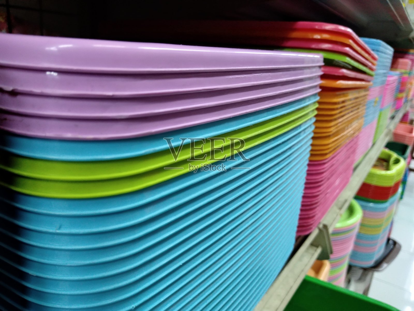 一堆塑料托盘照片摄影图片