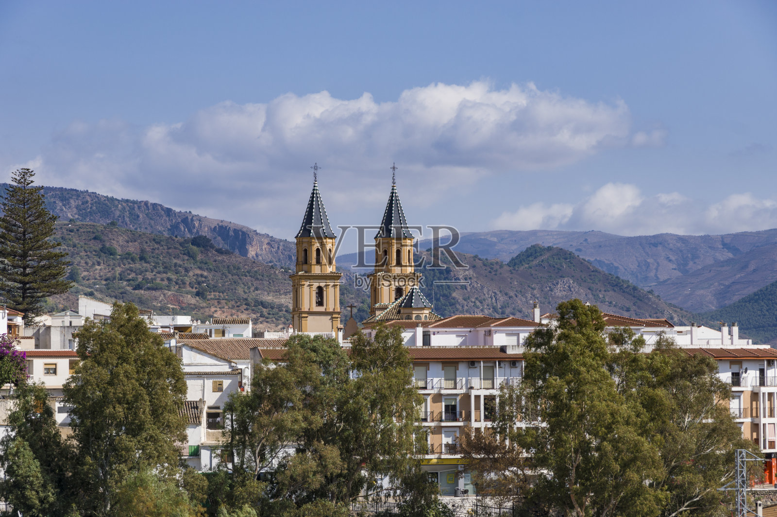 奥尔吉瓦镇位于西班牙格拉纳达省阿尔普贾拉斯照片摄影图片