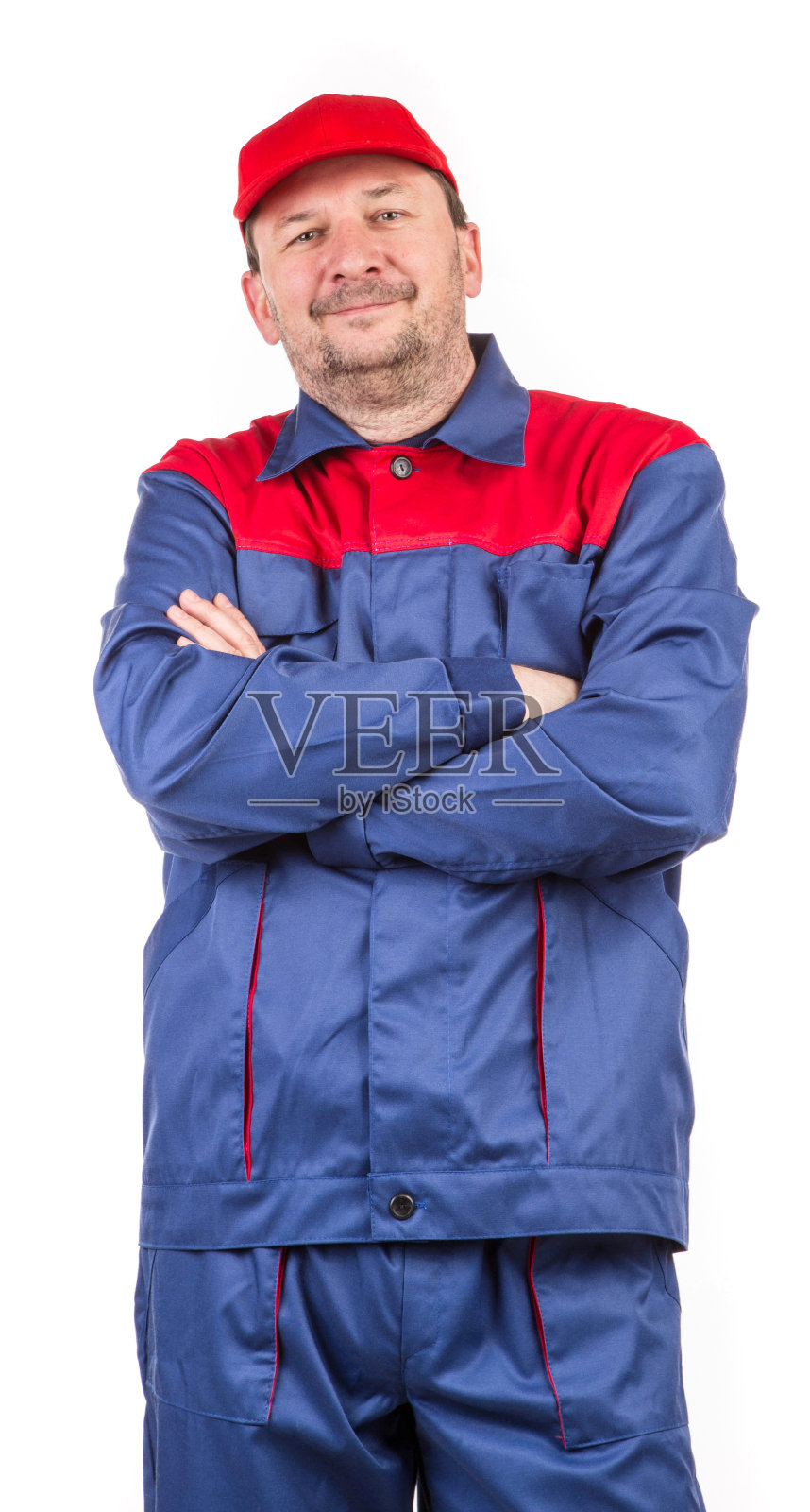 微笑着交叉双臂的员工。照片摄影图片