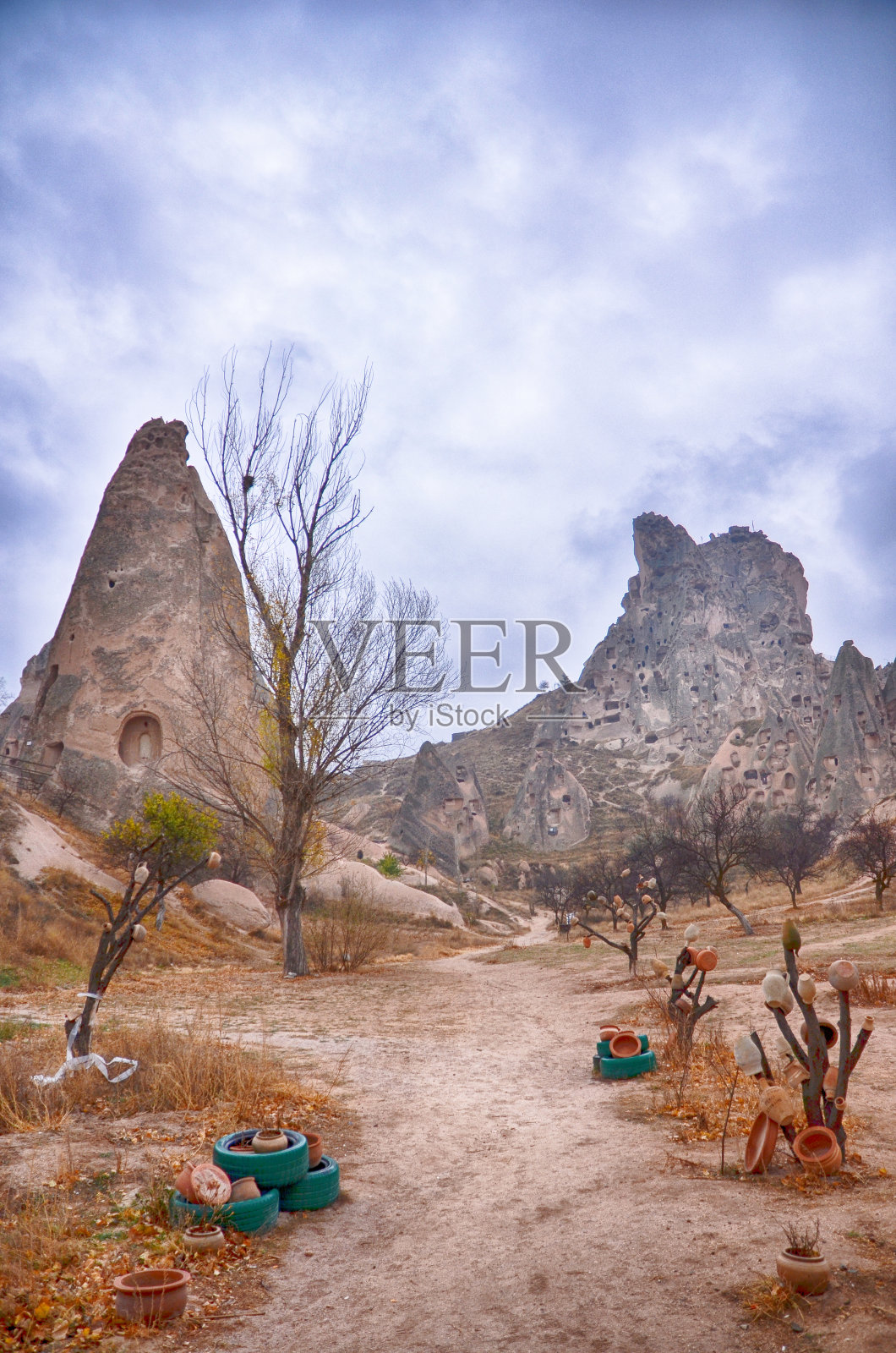 土耳其卡波多西亚乌奇萨尔城堡的岩石结构照片摄影图片