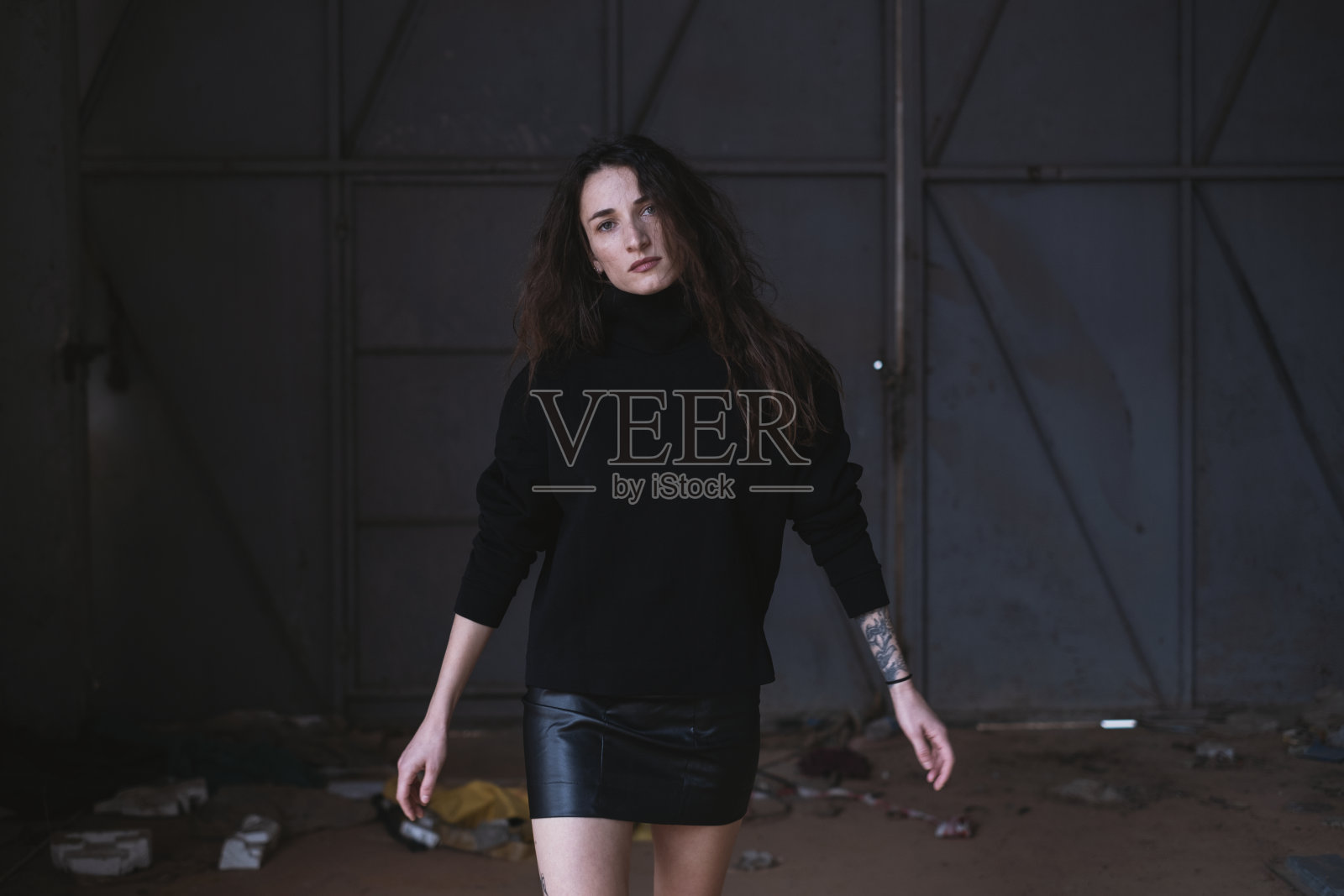 年轻漂亮的女人照片摄影图片