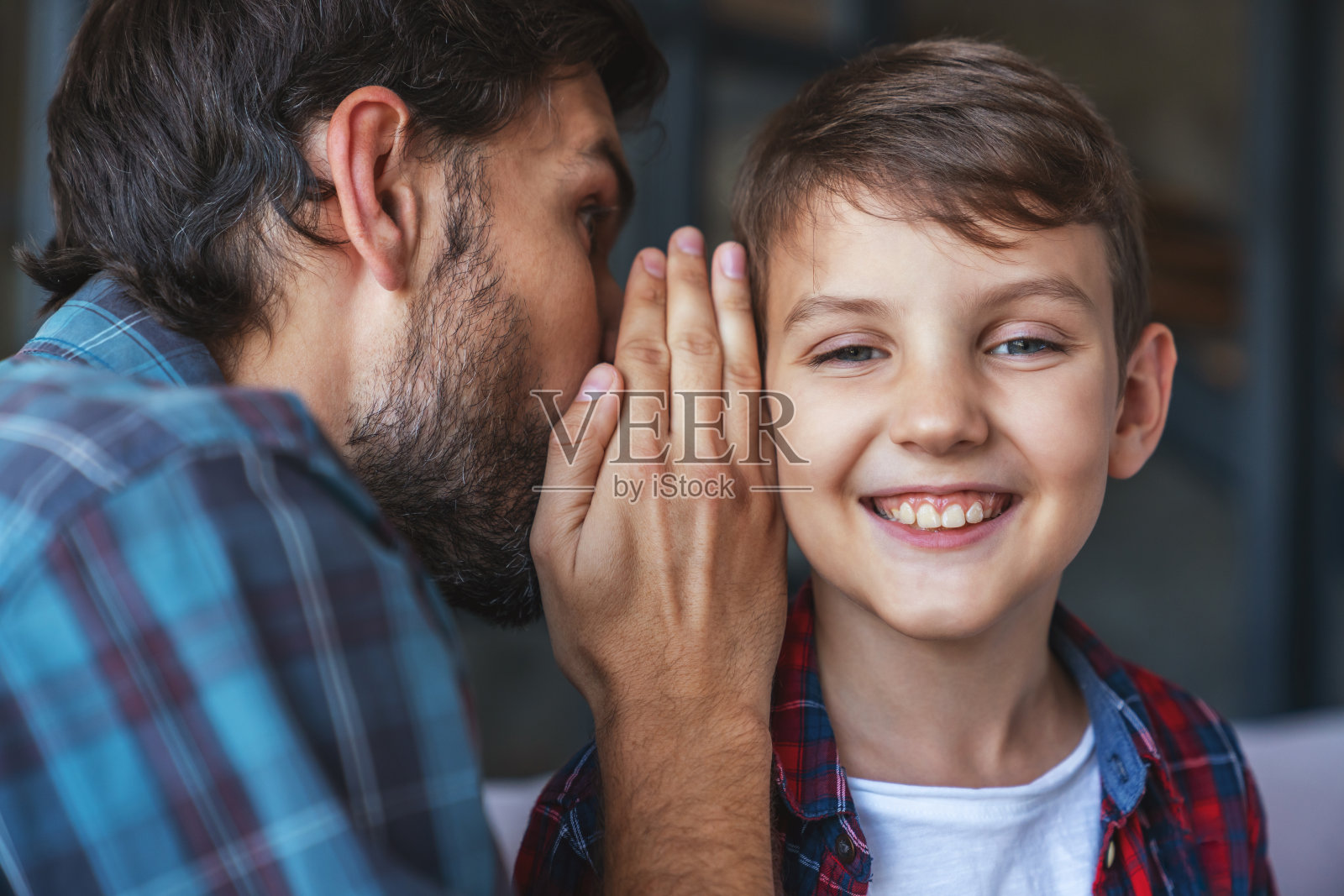 父亲和儿子照片摄影图片