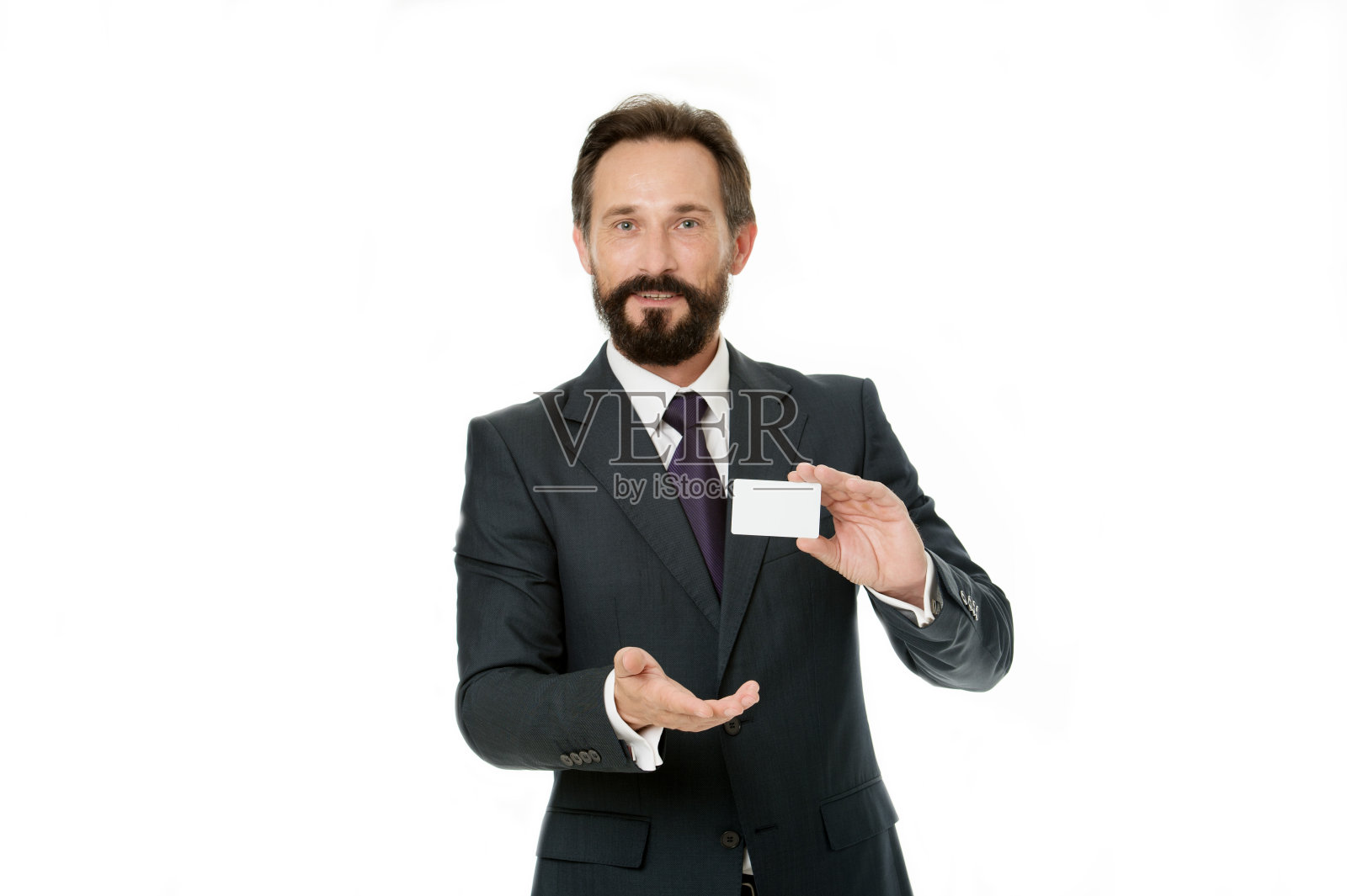 商人带着名片。请随时给我打电话。商人持有塑料空白的白色卡片复制空间。调用这个号码。联系合作。男子提供电话支持线照片摄影图片