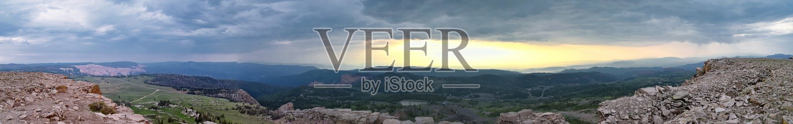 布莱恩头峰日落全景从Markagunt高原在迪克西国家森林，杉木断裂国家纪念碑西南犹他州。美国。美国照片摄影图片