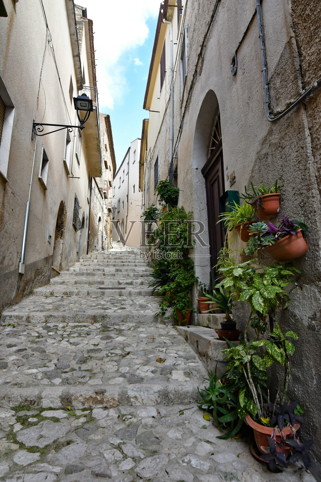 意大利中世纪的Caiazzo村庄。照片摄影图片