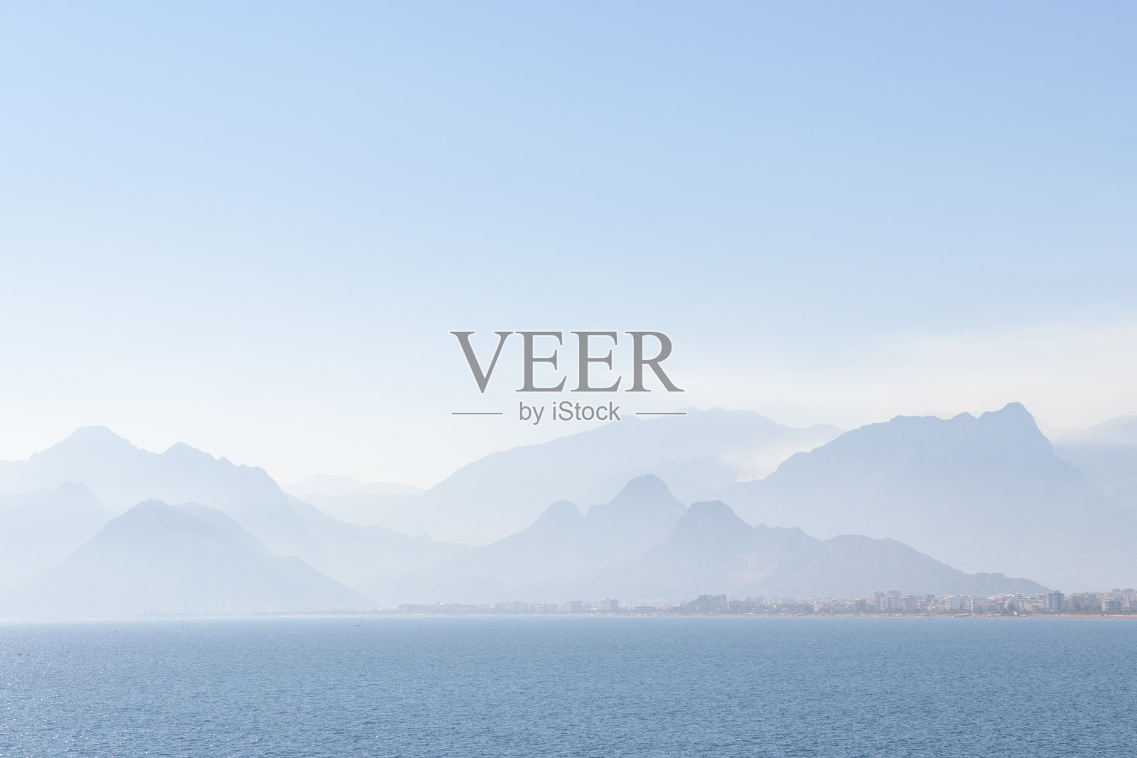 安塔利亚海岸的海景。照片摄影图片