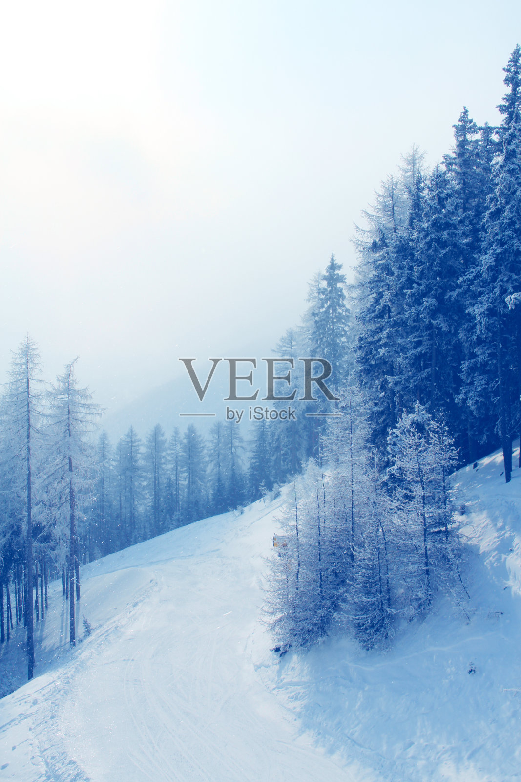 奥地利索尔登山的滑雪坡道照片摄影图片