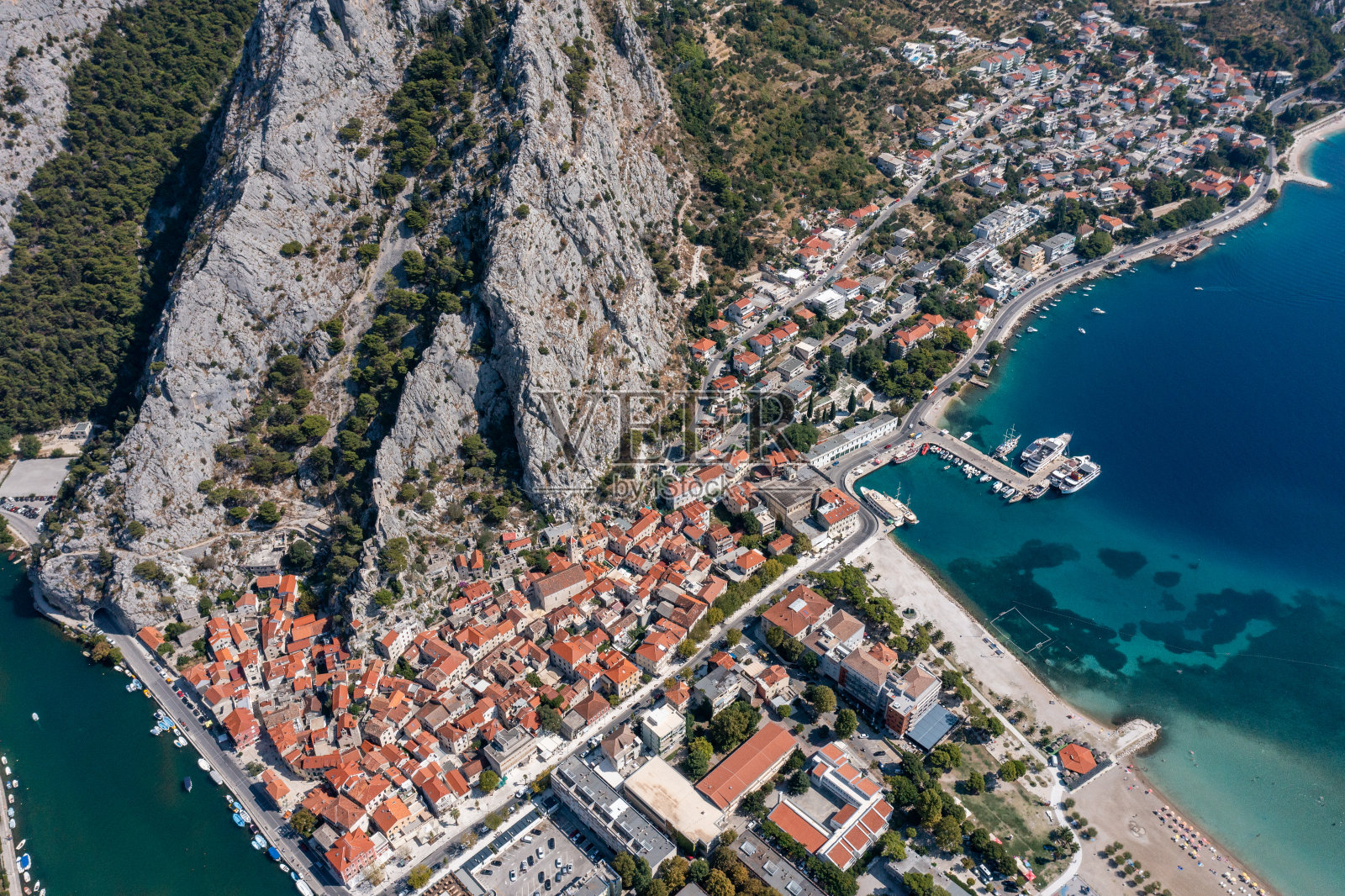 克罗地亚奥米什市鸟瞰图照片摄影图片