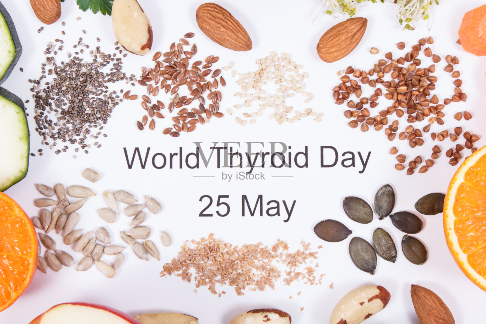 5月25日世界甲状腺日，健康甲状腺的最佳成分。白色背景照片摄影图片