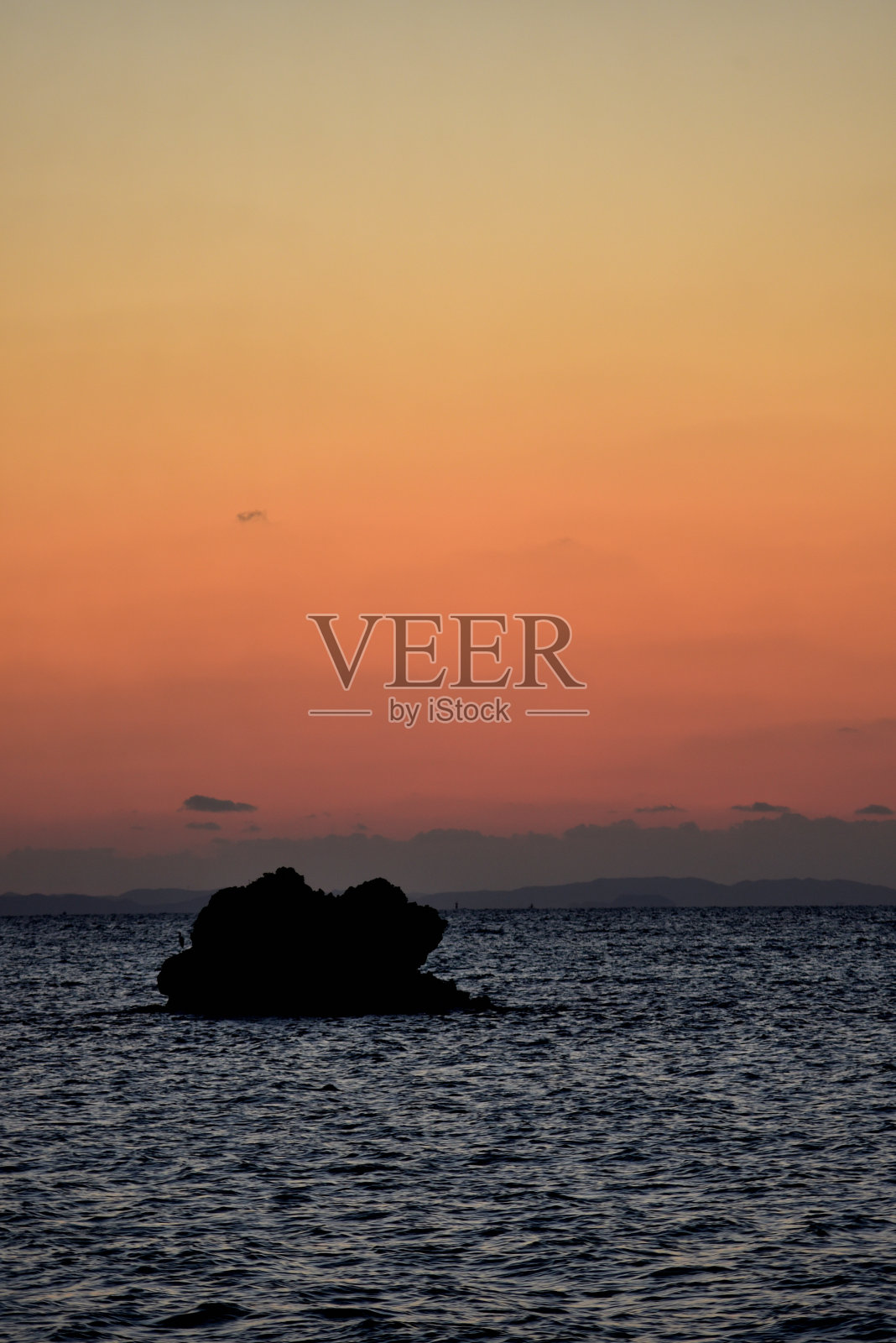 冲绳主岛西海岸Chatan海岸的夜景照片摄影图片