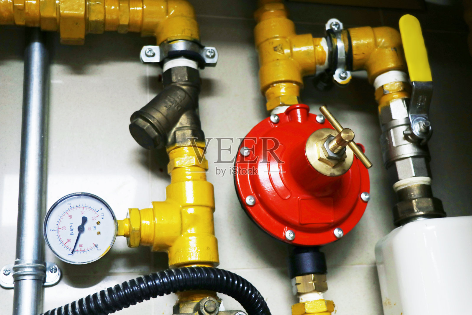 液化石油气阀门和管道系统，厨房餐饮燃料供应照片摄影图片