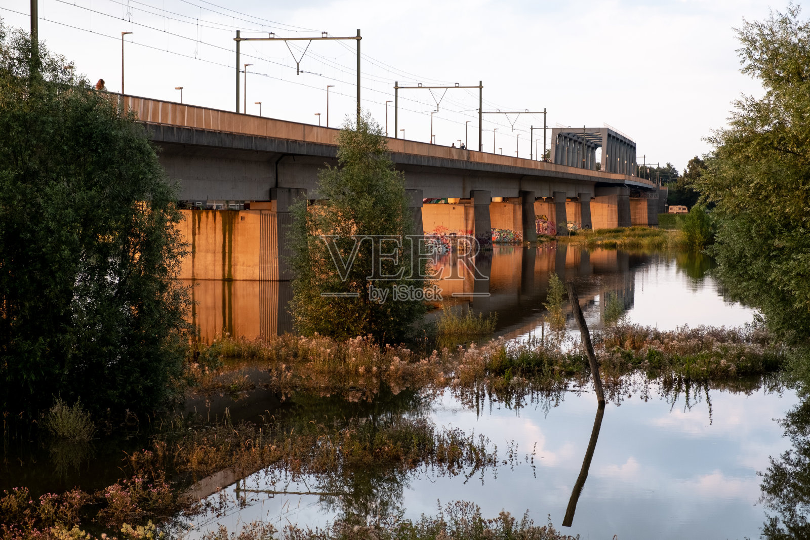 德文特在高水位照片摄影图片