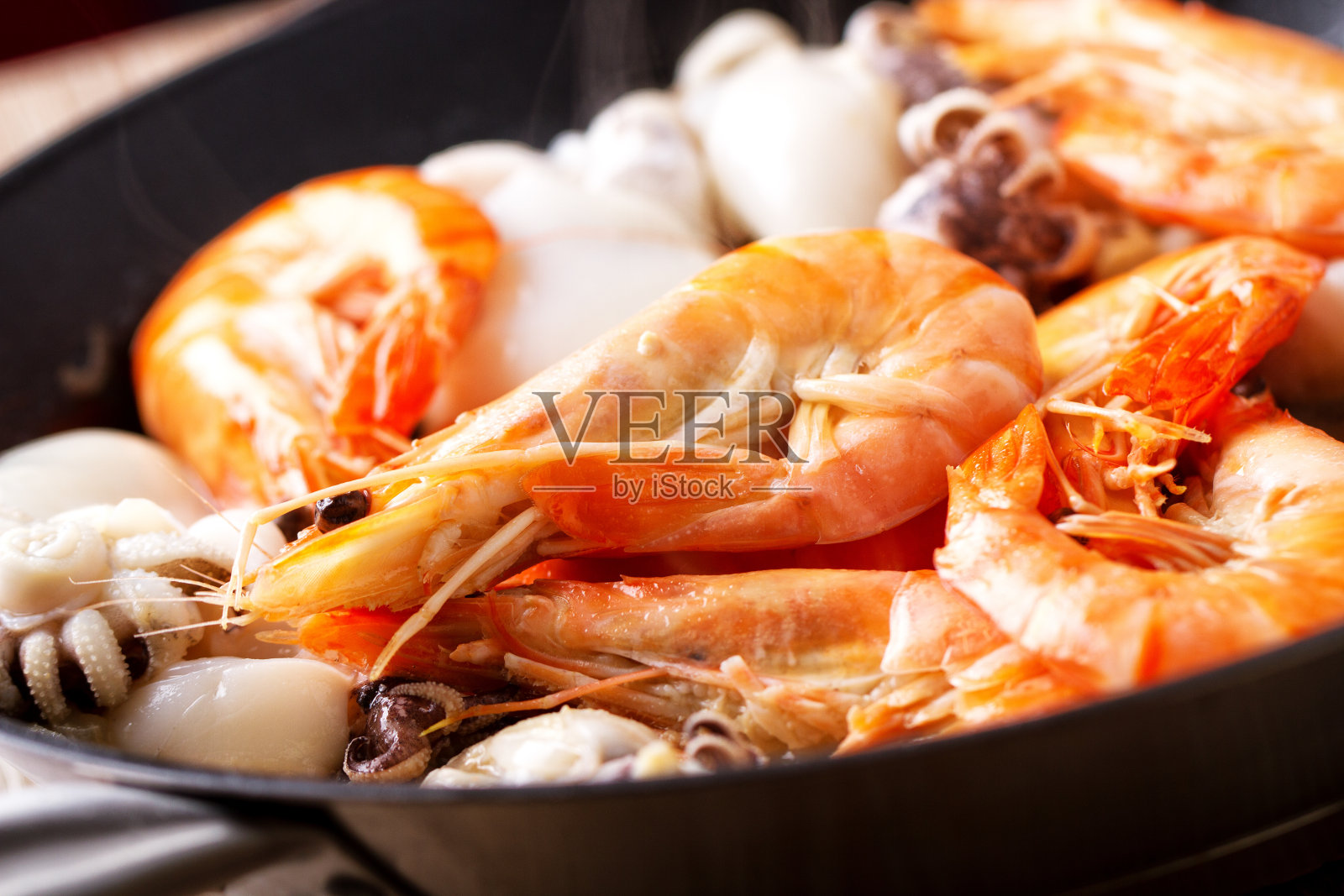 在夏天的周末烧烤照片摄影图片