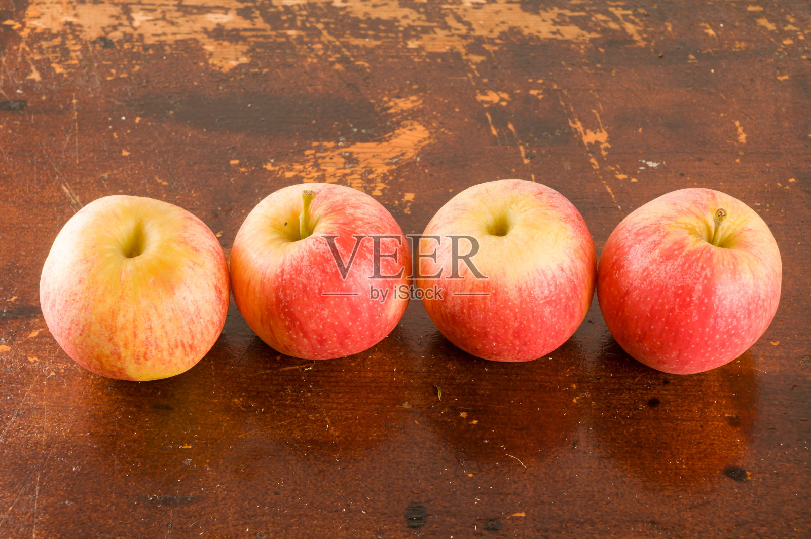 背景是新鲜的红苹果照片摄影图片