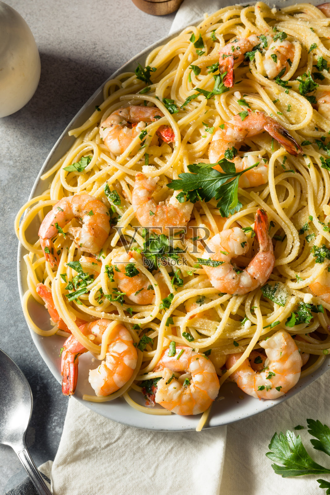自制虾蛄配意大利面照片摄影图片