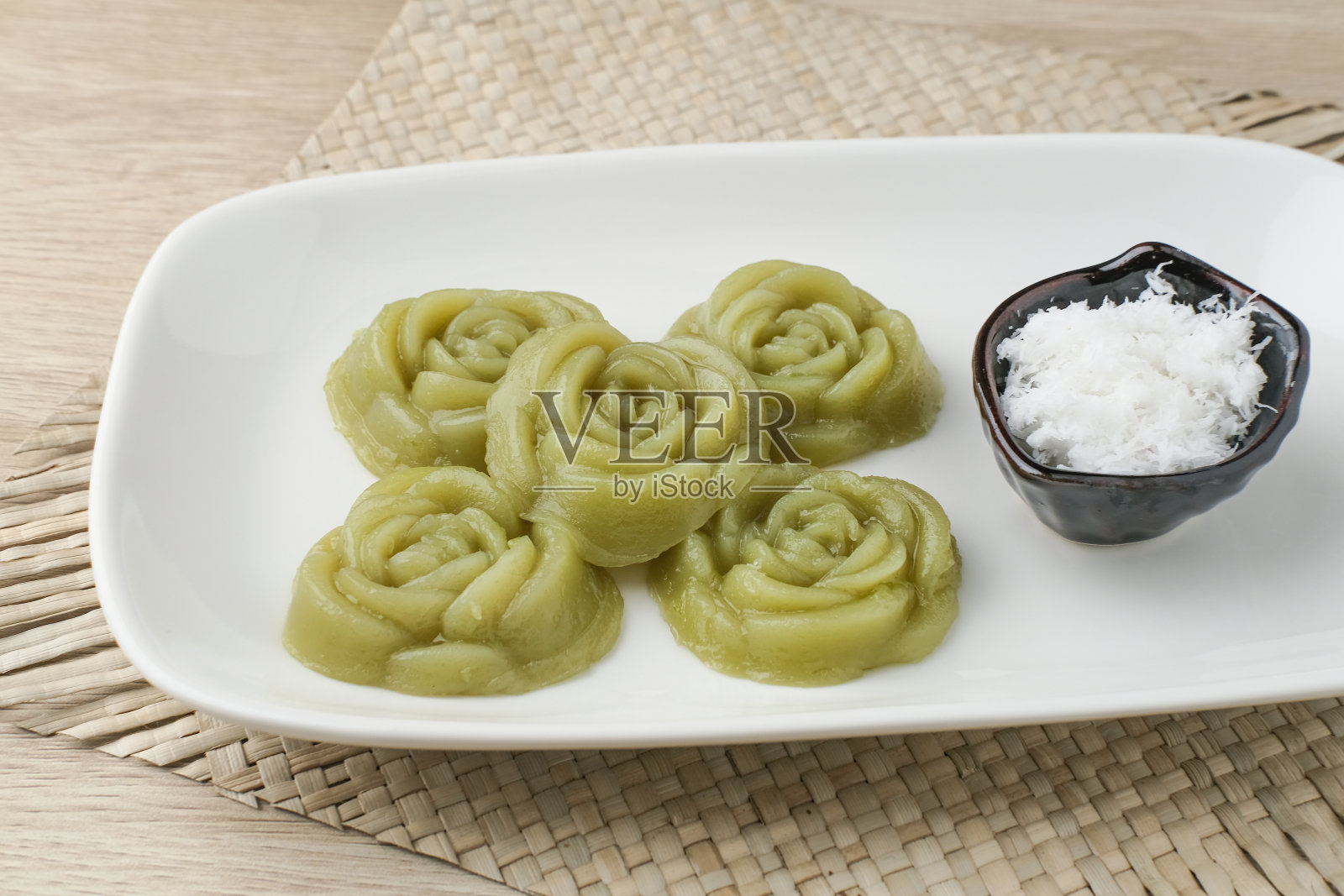 柳条蛋糕或IJo蛋糕，印尼传统食物。照片摄影图片