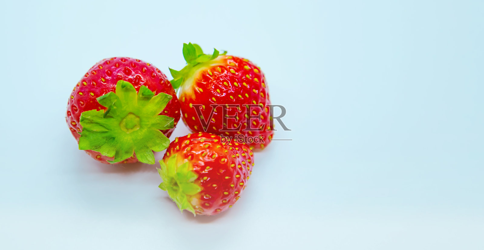 红色多汁的草莓照片摄影图片