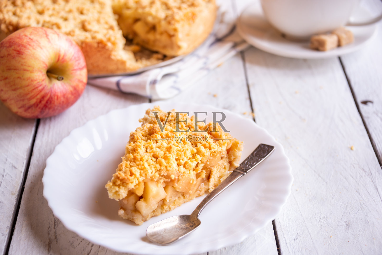苹果派，传统的自制肉桂水果蛋糕照片摄影图片